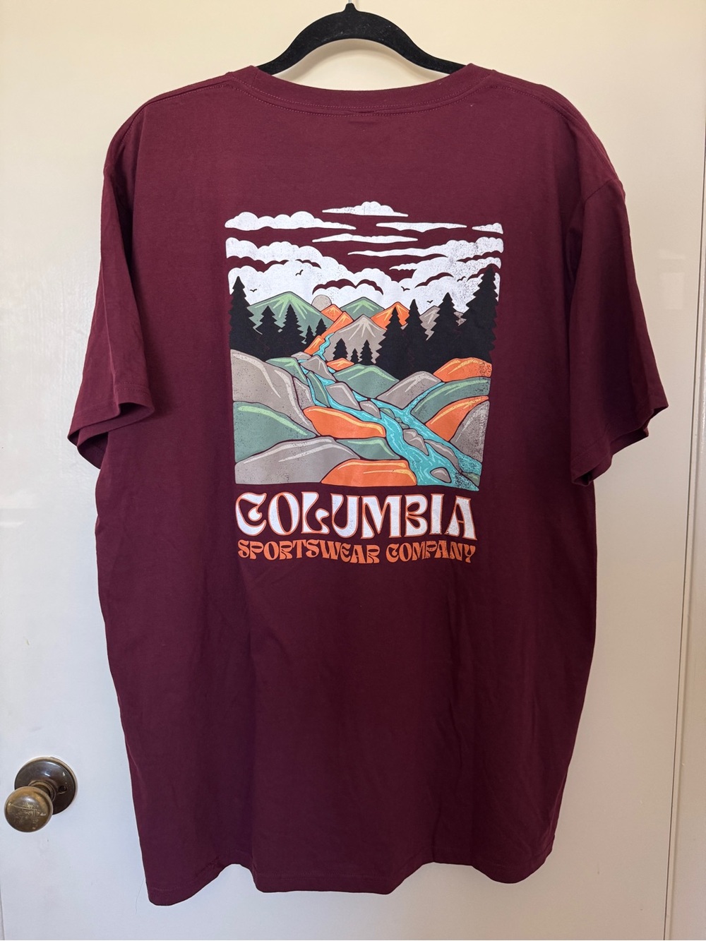 Columbia Men’s Short Sleeve Vibe Graphic Tee in burgundy size XL NWT